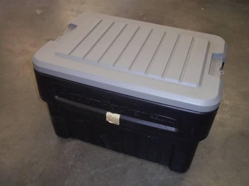 lot 97 image: Rubbermaid Action Packer tote with lid