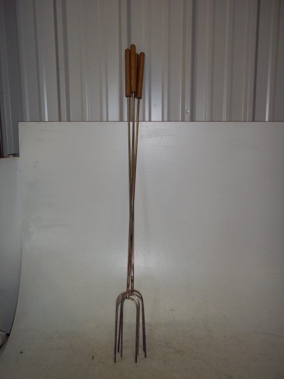 lot 101 image: 4 Camp Fire Sticks