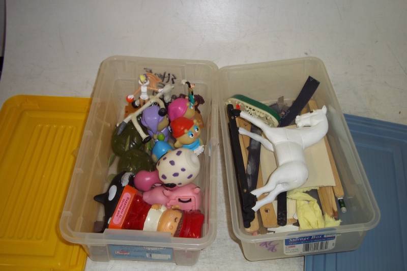 lot 110 image: Vintage Toys