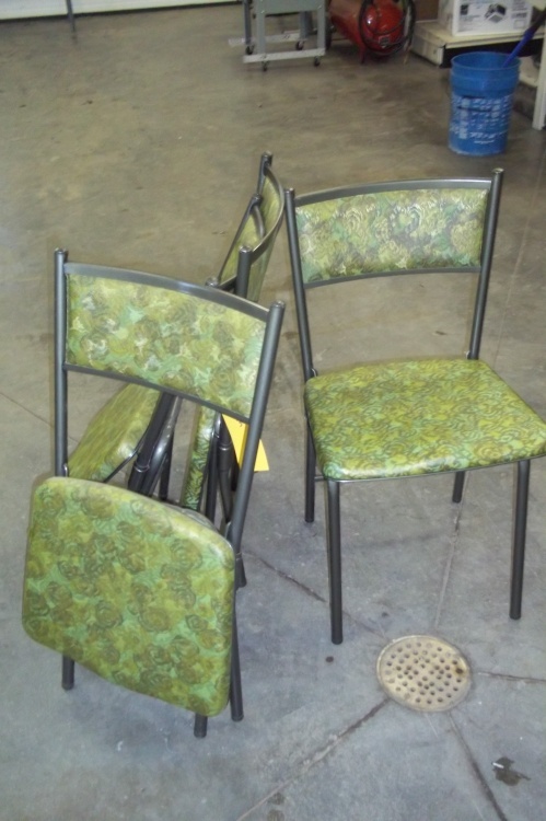 lot 115 image: 4 Green Folding Chairs