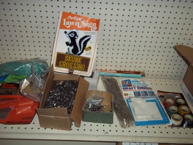 lot 128 image: Hardware, Rope and Sanding tool, etc.