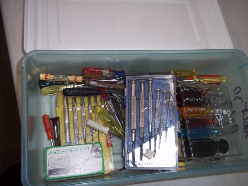 lot 133 image: Screwdrivers and tools