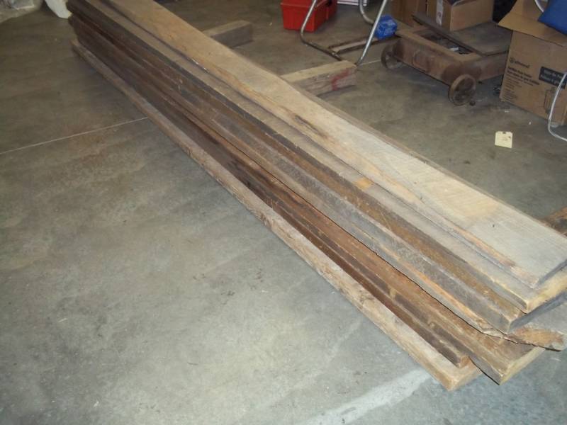 lot 136 image: Eight 8 x 1 x 8 boards, consignor states its poplar, one 8  2 x 8 board, one 8  1 x 6 oak board