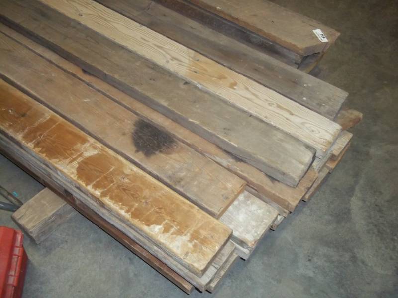 lot 137 image: Ten 10 2 x 6 boards, 11 8 2 x 6  boards