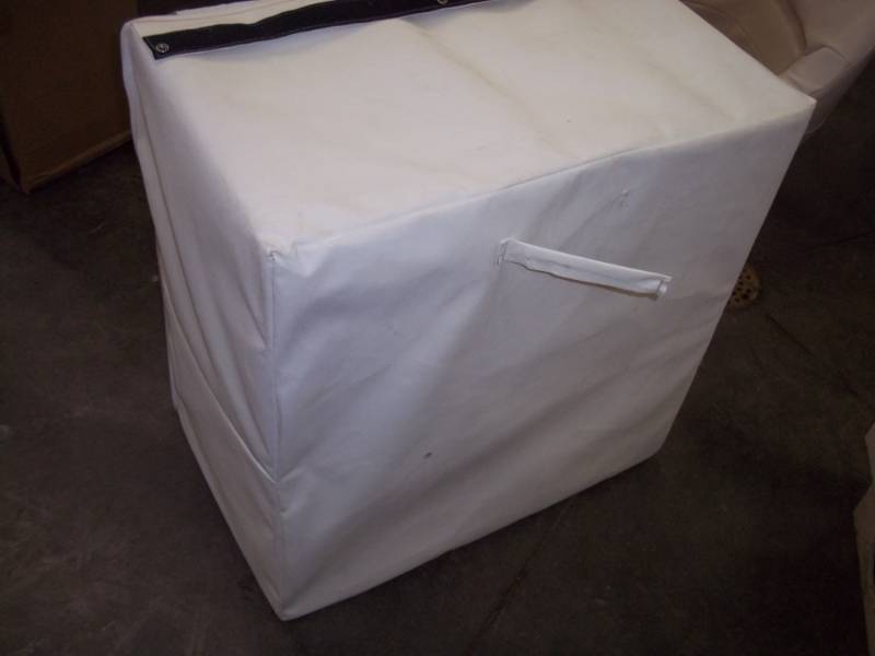 lot 142 image: Insulated AC cover 18 x 27 x 28