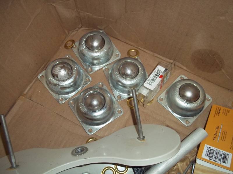 lot 157 image: 5 Table rollers and other parts