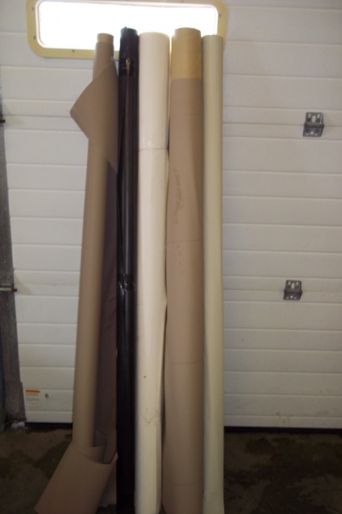 lot 166 image: 5 Partial rolls of assorted length of vinyl 55 to 62  Wide