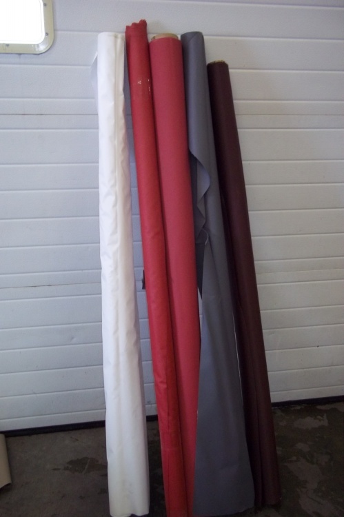 lot 168 image: 5 Partial rolls of assorted length of vinyl  61  Wide