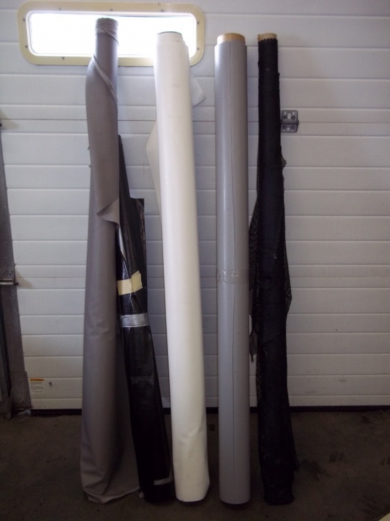 lot 194 image: 5 Partial rolls of vinyl and screen cloth assorted lengths 50 to 62 Wide