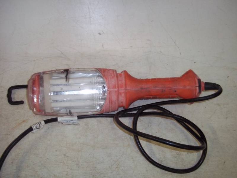 lot 207 image: Fluorescent trouble light tested and works