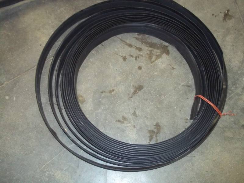 lot 213 image: 2 Plastic edging