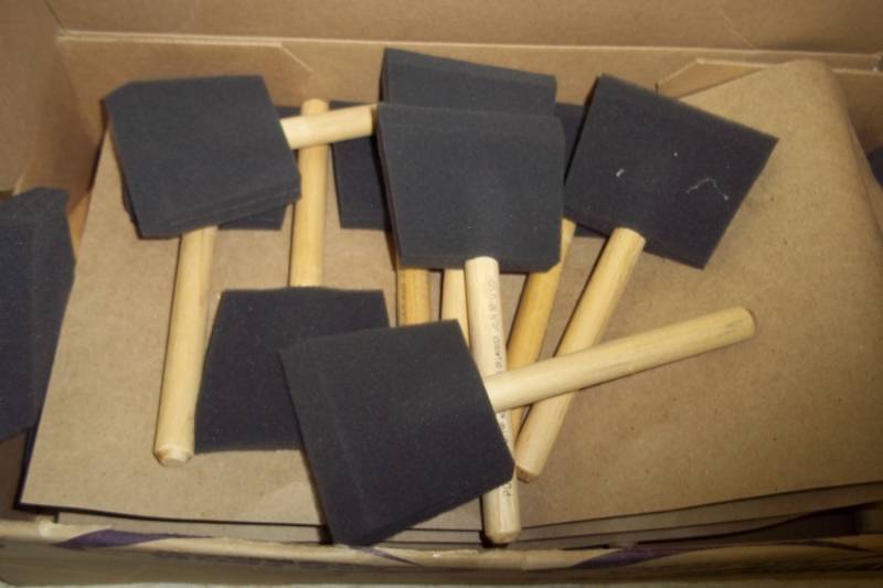 lot 216 image: Case of foam brushes 3 wide