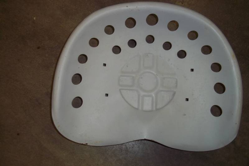 lot 235 image: Tractor seat