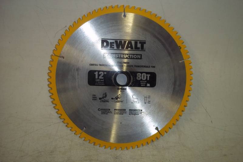 lot 259 image: 12 DeWalt circular saw blade