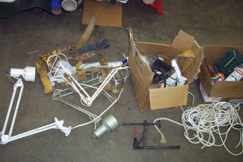 lot 260 image: Drill bits, dust lamps, nylon rope, assorted hardware, casters