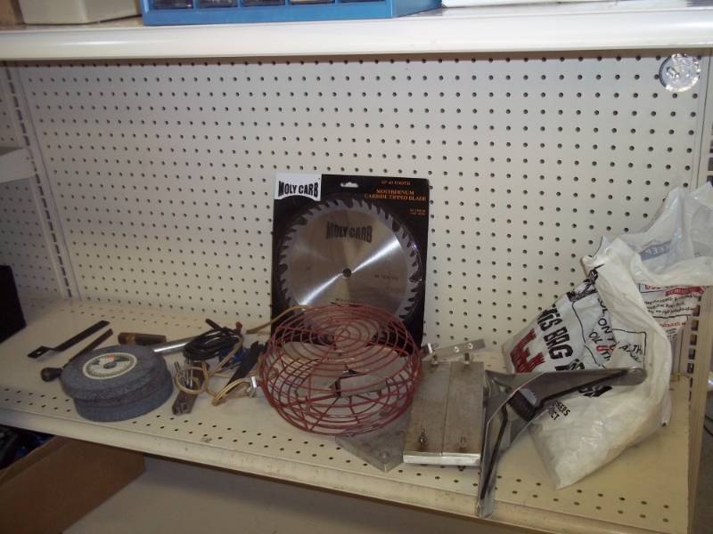 lot 293 image: 10 Saw blade, fan, large spring clamp, assorted saw blades