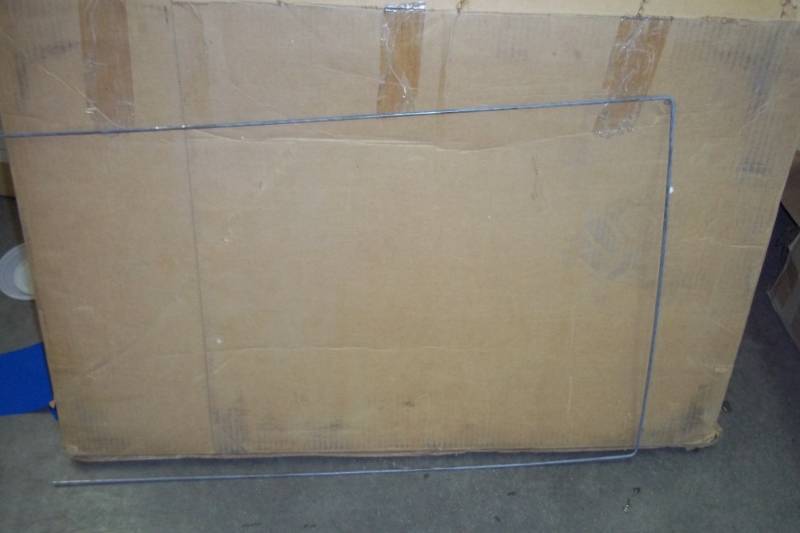 lot 288 image: Box of wire sign holders 28 x 26 x 3