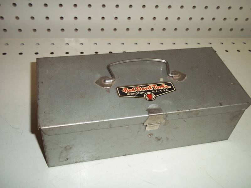 lot 310 image: Vintage red devil tools painters kit