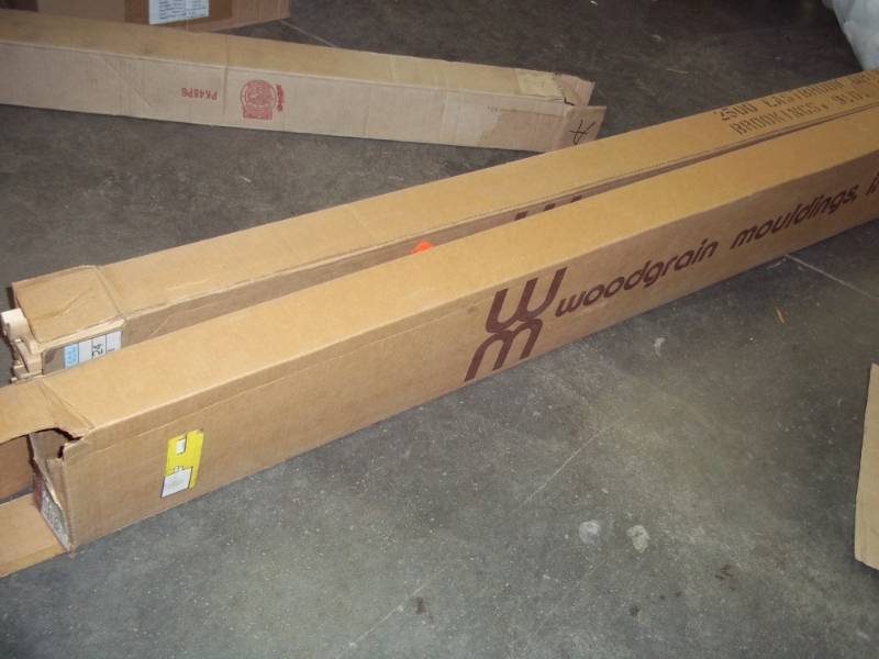 lot 323 image: 2 Boxes of moldings pieces are 2 x 7