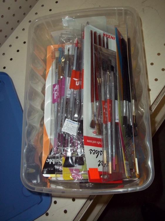 lot 337 image: Large lot of artist brushes