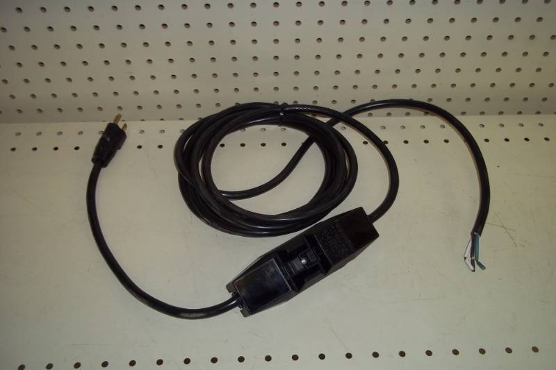 lot 351 image: NEW 12 GFCI Inline Cord Set 143 AWG