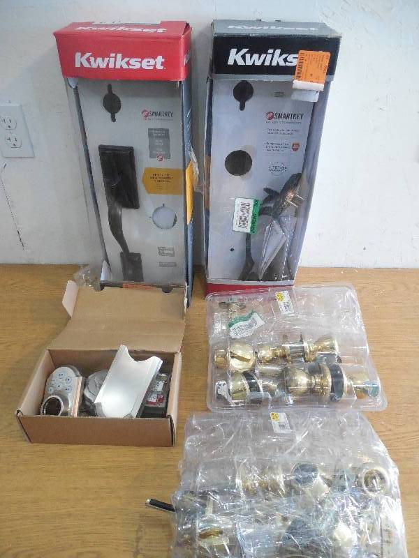 lot 11 image: DOOR KNOB  LOCK LOT