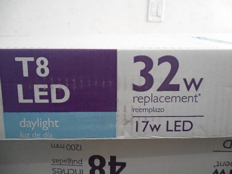lot 23 image: 3 BOXES OF 48 T8 Fluorescent BULBS