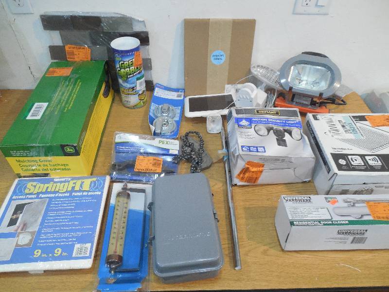 lot 17 image: BOX LOT OF GOODIES