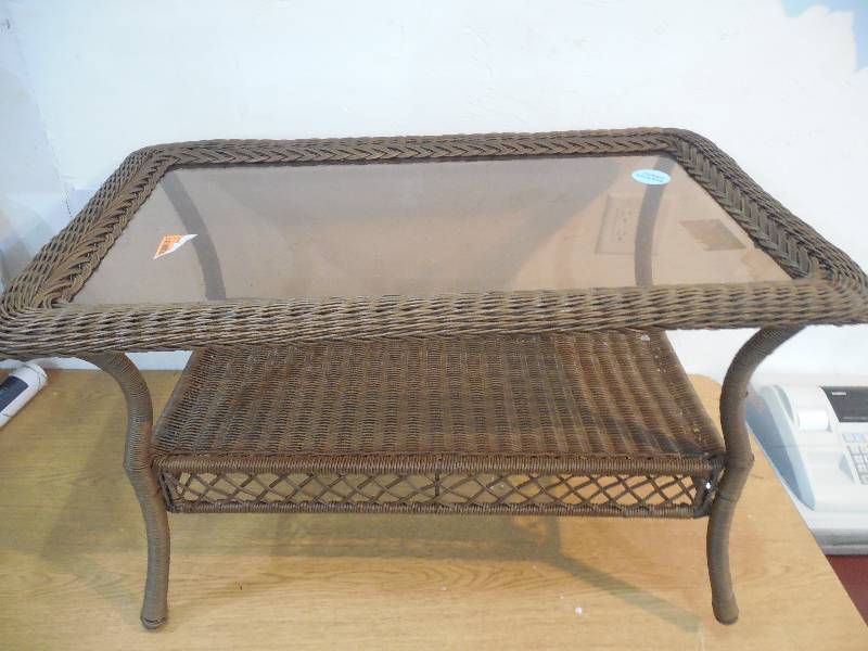 lot 19 image: PATIO TABLE