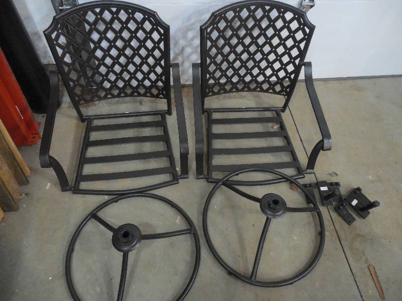 lot 20 image: 2 PATIO CHAIRS