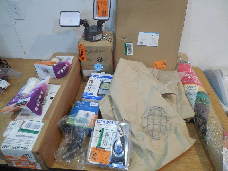 lot 25 image: BOX LOT OF GOODIES