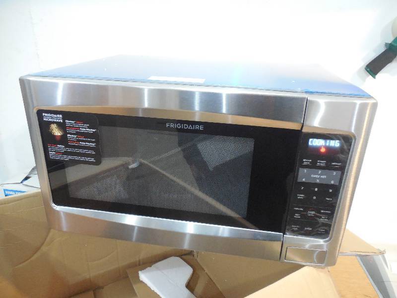 Frigidaire 2 2 Cu Ft Countertop Microwave In Stainless Steel