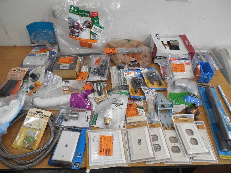 lot 41 image: BOX LOT OF GOODIES