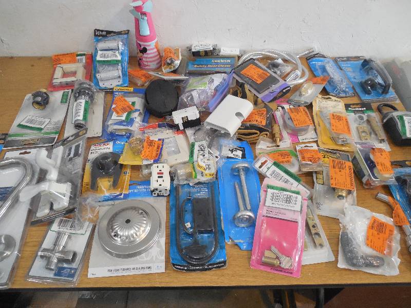 lot 49 image: BOX LOT OF GOODIES