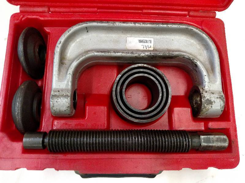 Mac Tools BJ7025MA Ball Joint Press...