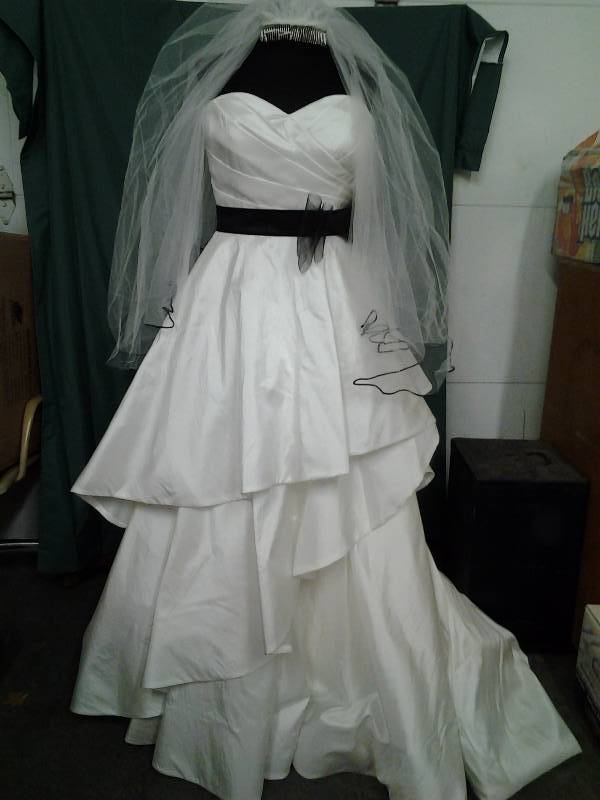 Jasmine F141011 With Veil Size 14 ($1350.00)