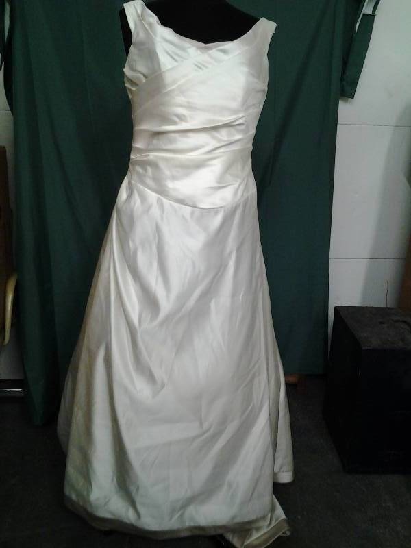 Casablanca Bridal Ivory Size 16