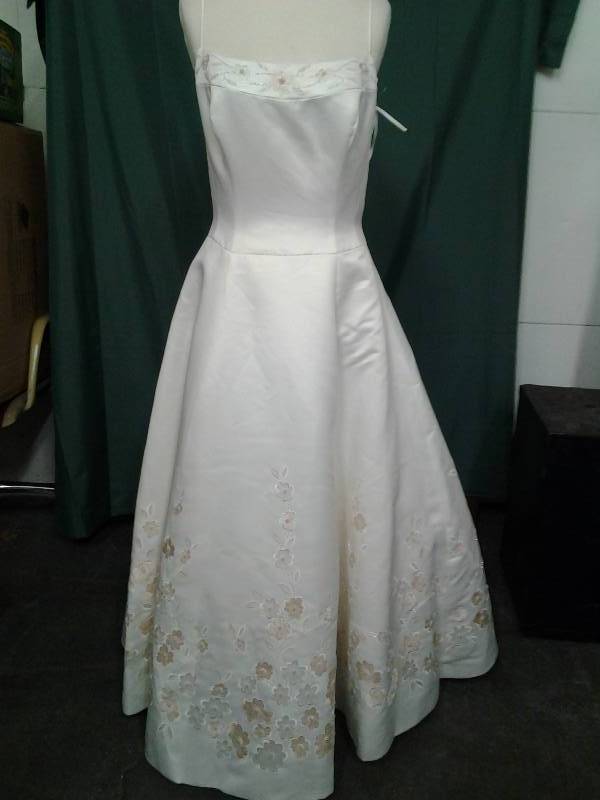 Mon Cheri Bridals Size 8