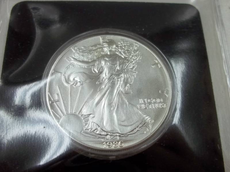 Silver American Eagle 1 Oz. Fine Silver Year 1986 Coin with certificate of authenticity