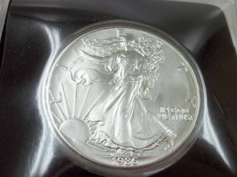 Silver American Eagle 1 Oz. Fine Silver Year 1986 Coin with certificate of authenticity