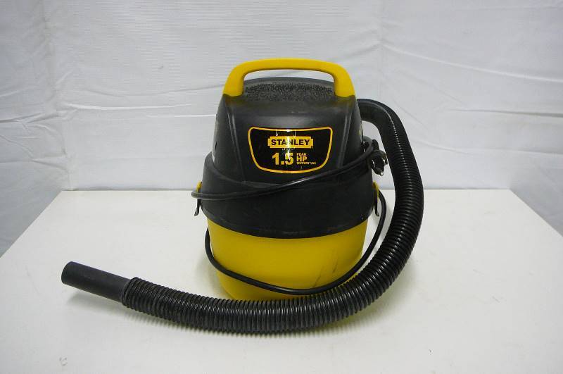 lot 6 image: Wet Dry Vac 1.5 HP Stanley works