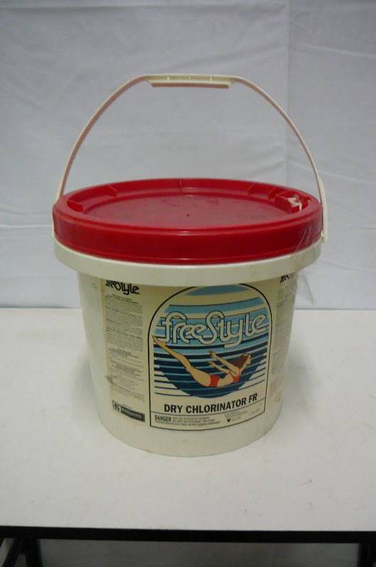 lot 9 image: Free Style Dry Chlorinator