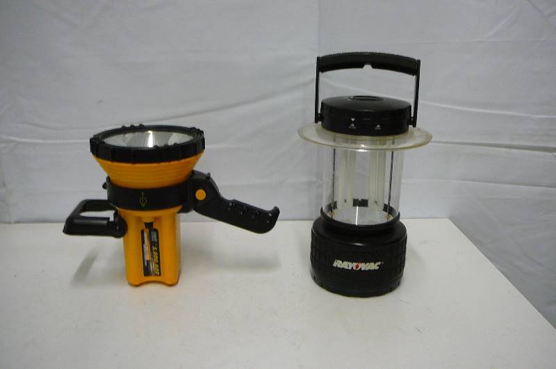 lot 15 image: Rayovac Lantern  Fix it Spot light