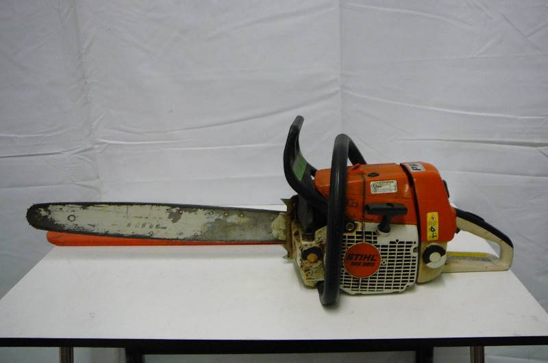 lot 16 image: Chainsaw STIHL Pro MS 360 Turns over