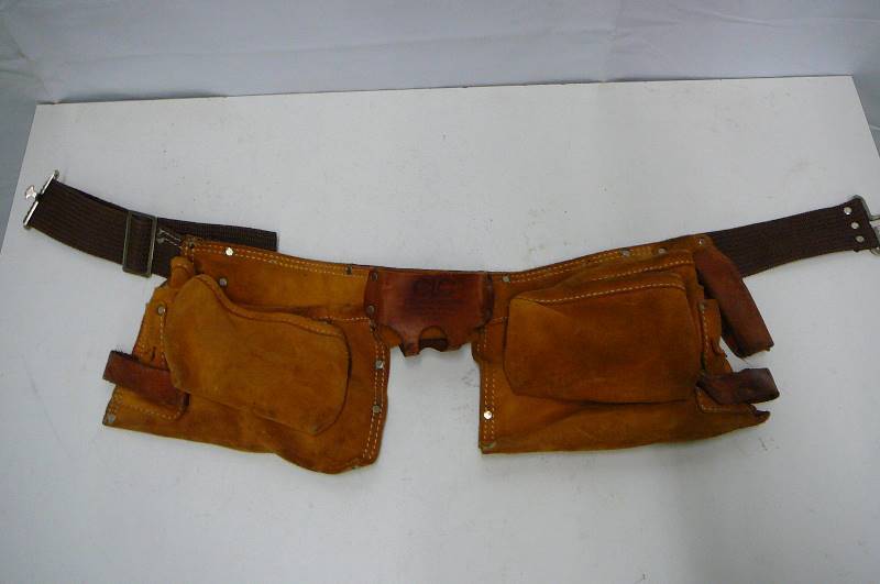 lot 17 image: CIC Leather work Belt