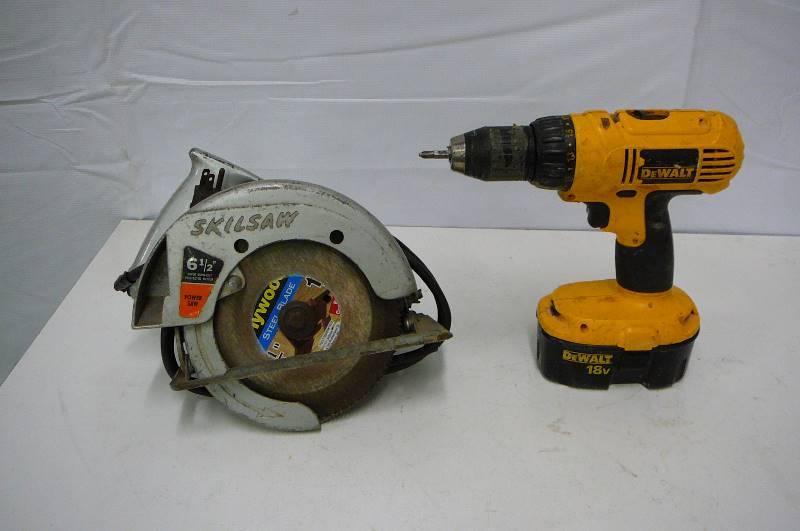 lot 29 image: Skill saw Works Dewalt