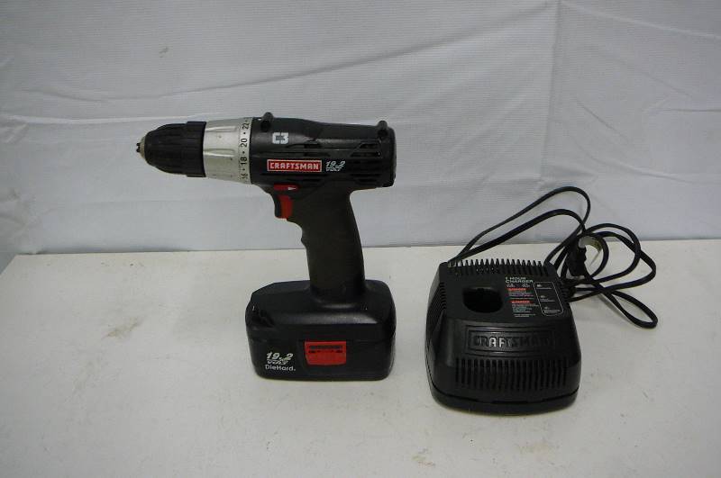 lot 32 image: Craftsman Drill