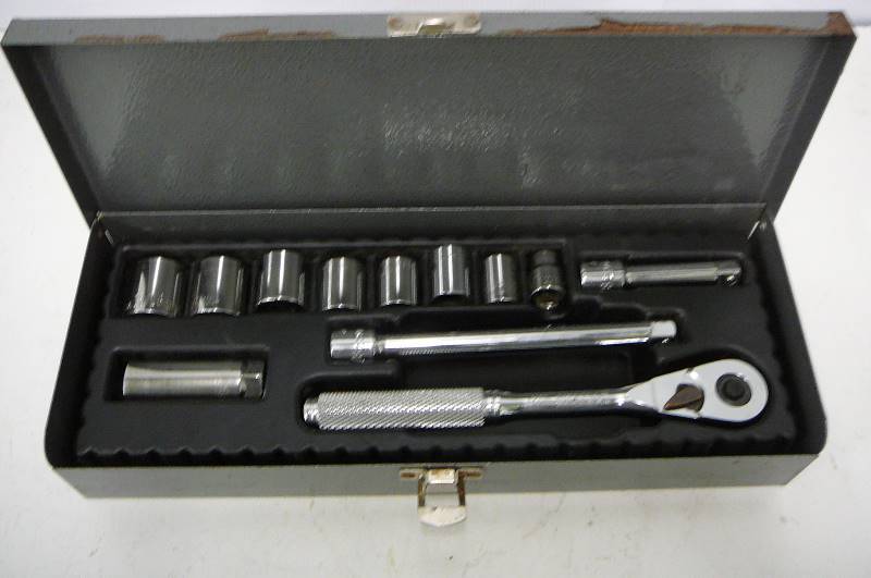 lot 36 image: 38 Drive Socket Set