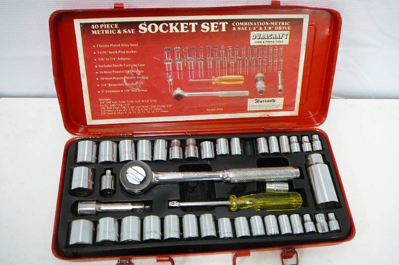 lot 38 image: 40 Piece metric & Sac Socket set