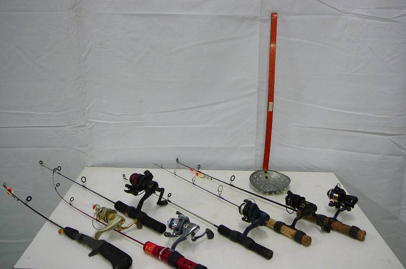 lot 52 image: Ice Fishing Rods & Reels Ice Dipper 6 count